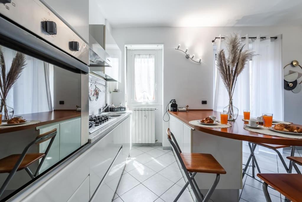 Nuovissima Dimora Con Terrazzino Milão Exterior foto